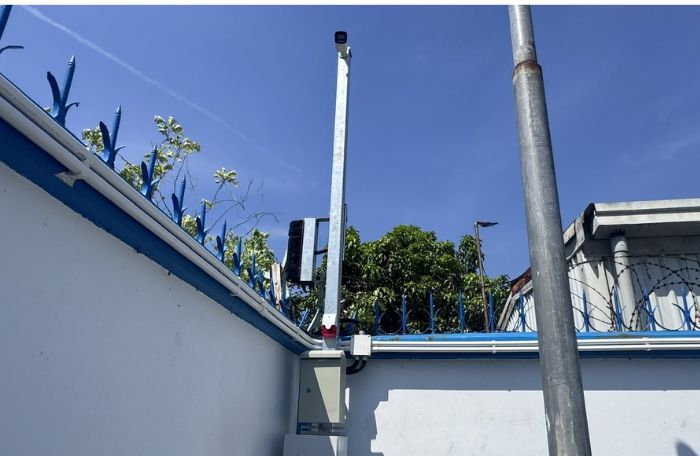 Lắp đặt cảm biến hàng rào Sengate cho nhà máy công nghiệp